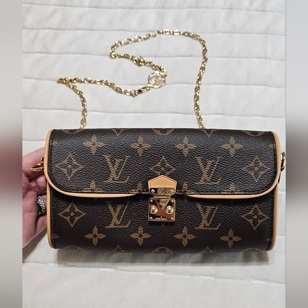 SOLD Louis Vuitton Camille Pouchette